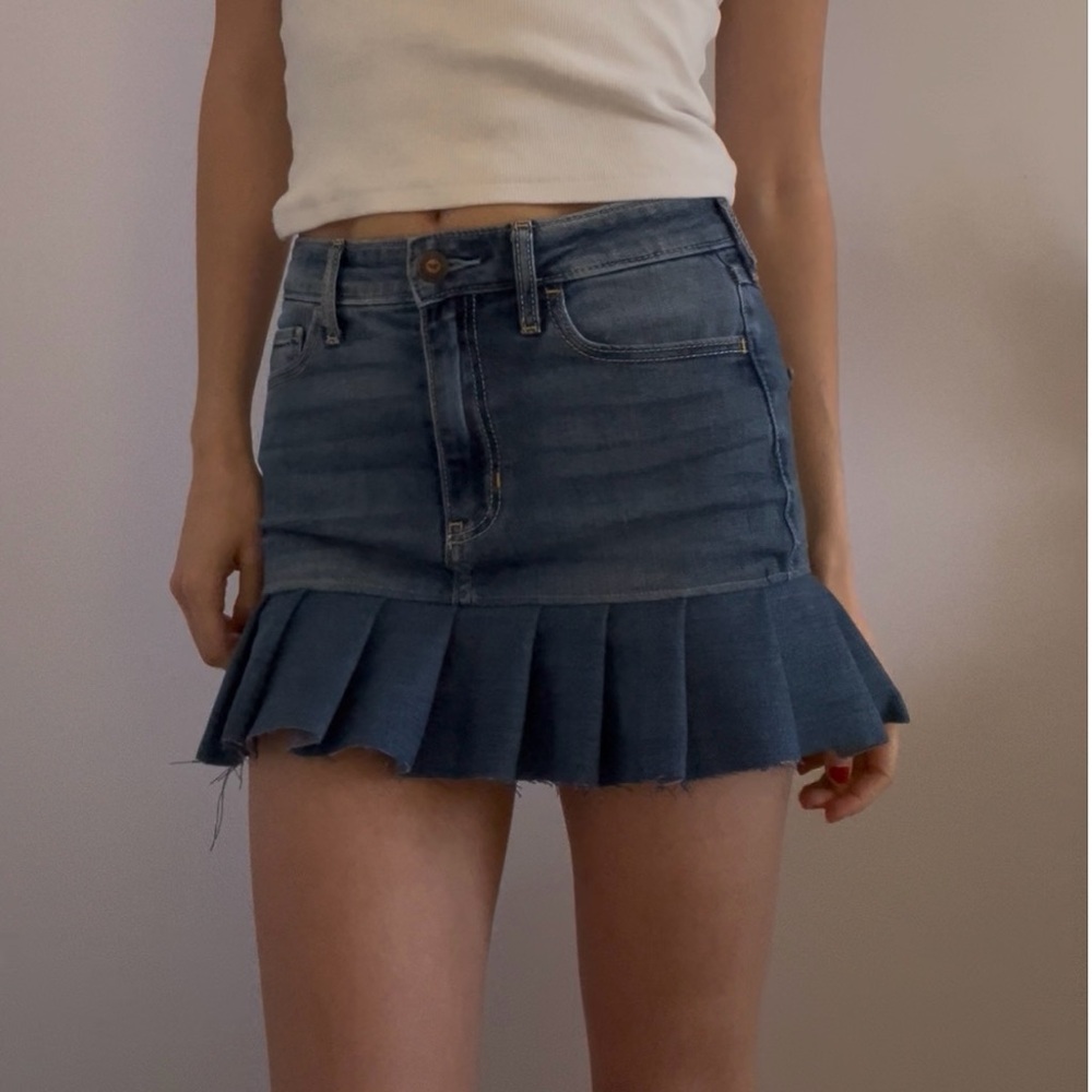 Hollister blue high rise pleated ruffle mini skirt with distressed hem